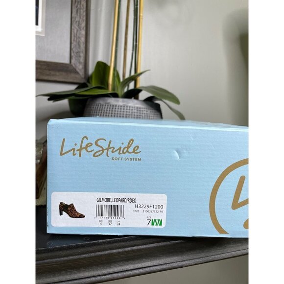 Lifestride Slip-On Booties Gilmore Leopard Women's Size 7W - Picture 13 of 13